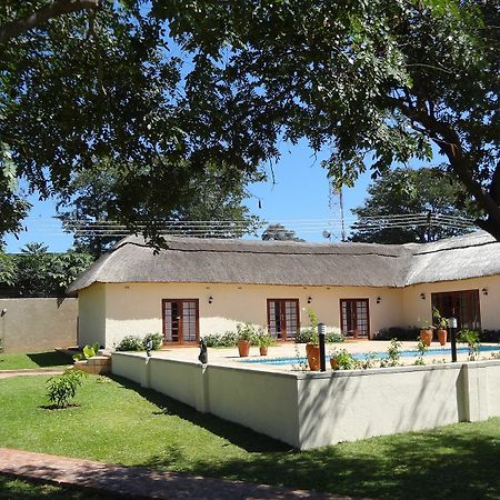 شلالات فيكتوريا Mandebele Lodge المظهر الخارجي الصورة